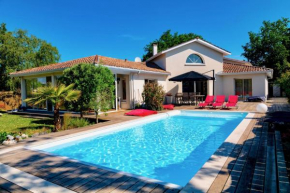 Plaisant villa with pool, close to the beach